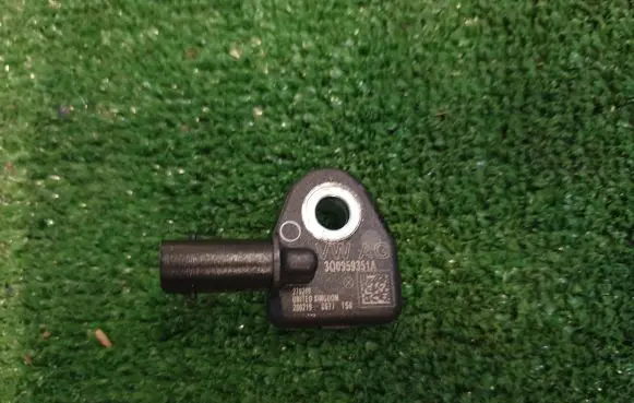 Skoda Octavia Mk3 (5E) Airbag deployment crash/impact sensor 3Q0959351A
