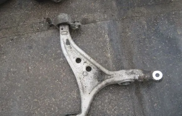 Mercedes-Benz ML W166 Front lower control arm/wishbone 16603