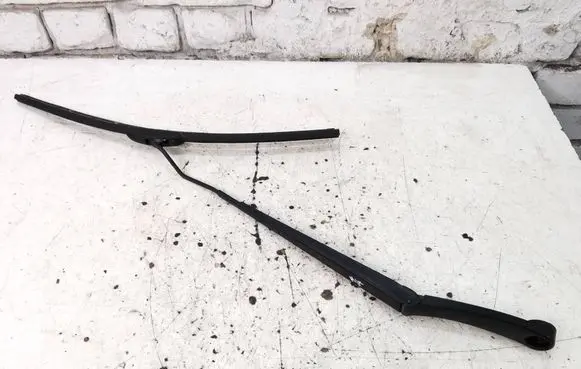 Hyundai ix35 Front wiper blade arm