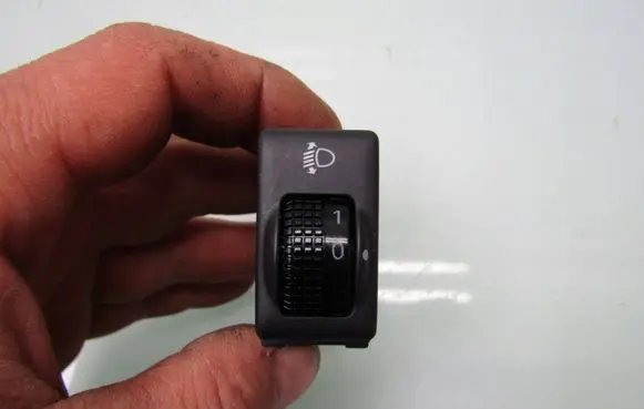 Nissan Micra Headlight level height control switch