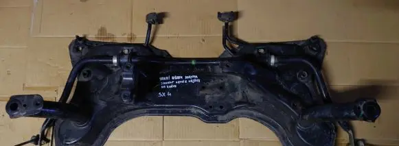 Suzuki SX4 Engine mounting bracket