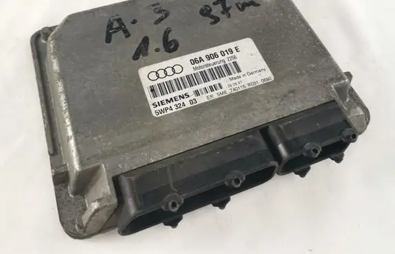 Audi A3 S3 8L Engine control unit/module 06A906019E 5WP432403