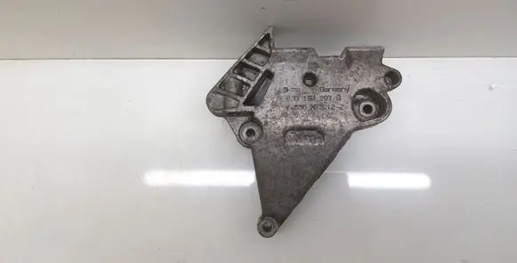 Volkswagen Touran I Engine mounting bracket 03G199207G