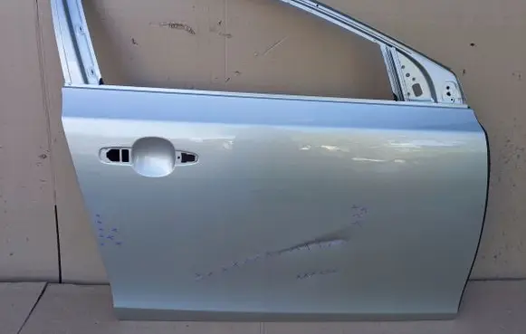 Volvo V40 Front door 3184546ranzez