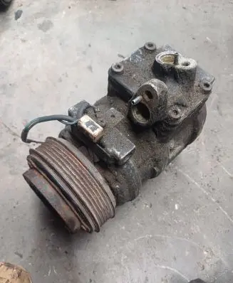 BMW 7 E38 Air conditioning (A/C) compressor (pump)