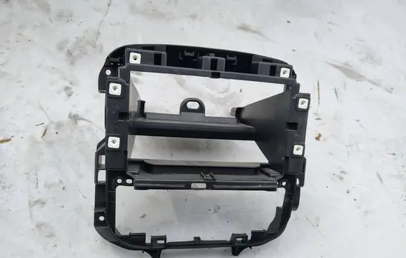 Renault Trafic III (X82) Radio/GPS head unit trim 