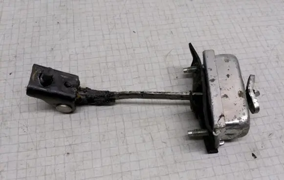 Ford Focus C-MAX Front door check strap stopper