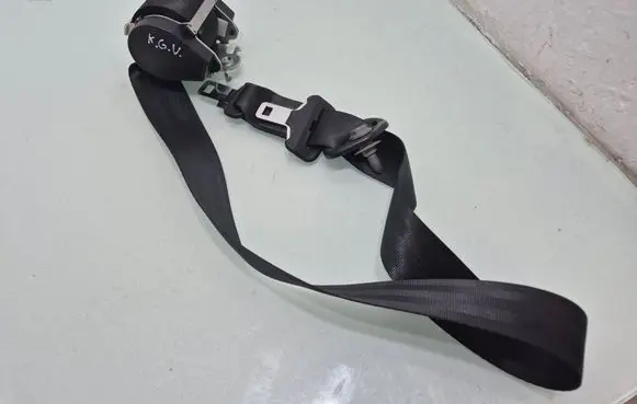 Opel Vivaro Rear seatbelt 848013