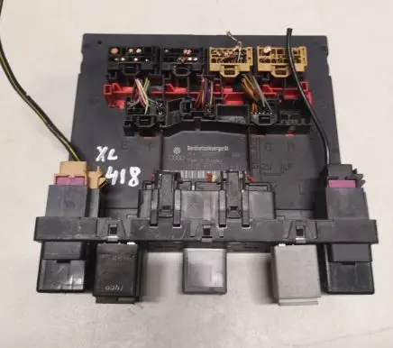 Volkswagen Touran I Comfort/convenience module 3C8937049D F005V00744 H54S2602