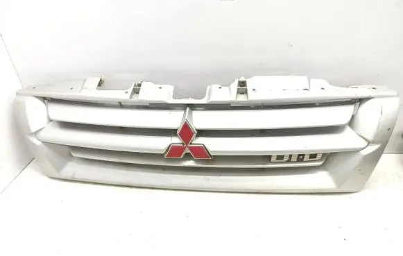 Mitsubishi Pajero Sport I Front bumper upper radiator grill MR387981