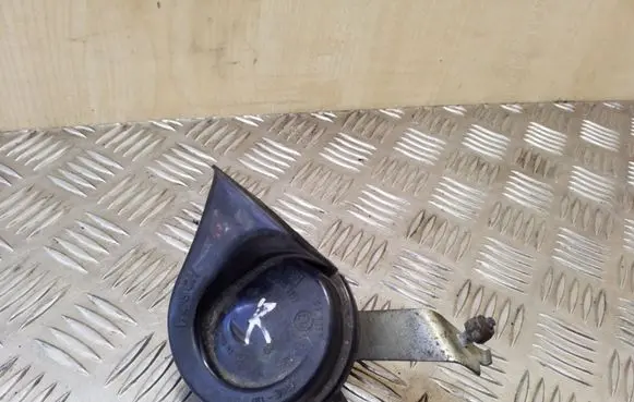 BMW 3 E46 Horn signal E9703881157