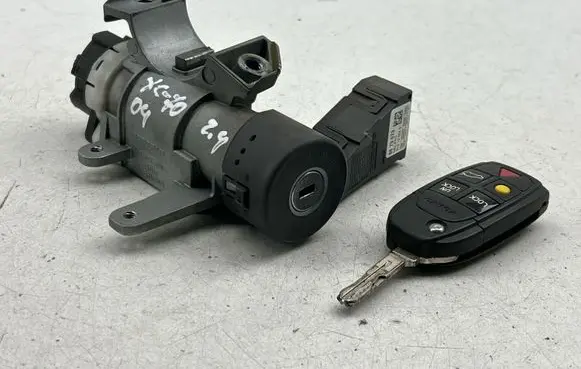 Volvo XC70 Ignition lock 8626324