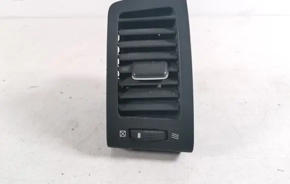 Toyota Corolla Verso E121 Dash center air vent grill 55680-13030