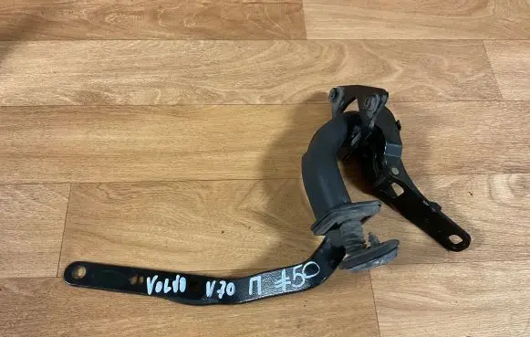 Volvo V70 Tailgate/trunk/boot hinge 8643158