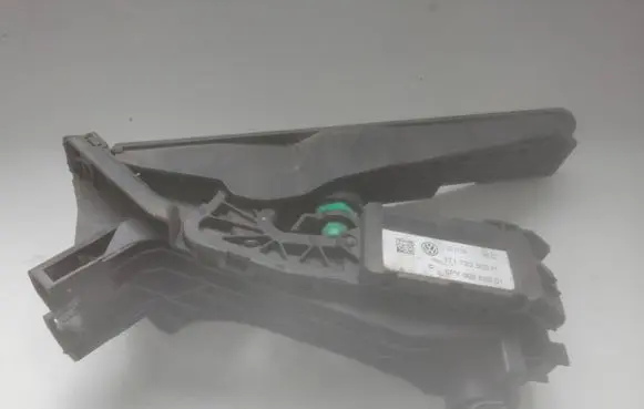 Seat Leon (1P) Accelerator throttle pedal 1T1723503H 6PV00868901