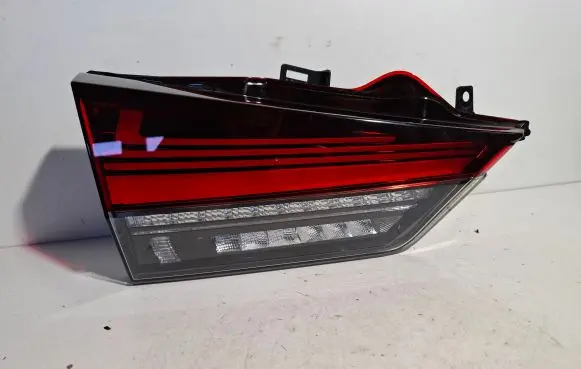 Tailgate rear/tail lights