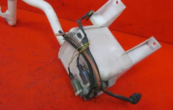 Suzuki Swift I Windshield washer fluid reservoir/tank SWIFTZBIORSPRYSK