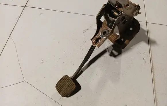 Nissan X-Trail T30 Brake pedal 