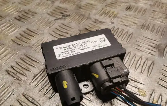 Mercedes-Benz A W169 Glow plug pre-heat relay 6401530479