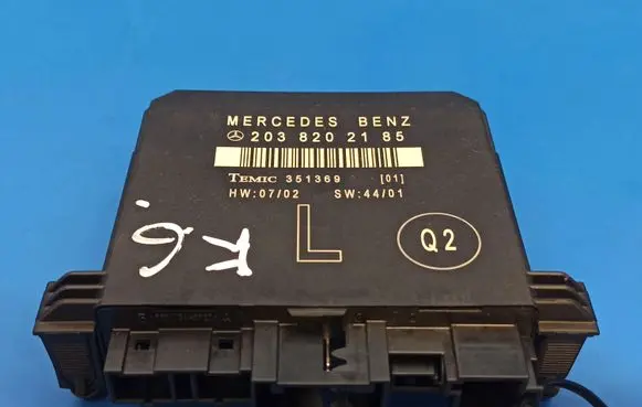 Mercedes-Benz C W203 Door control unit/module 2038202185 351369