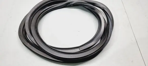 Opel Mokka B Front door rubber seal 190222 9835740980
