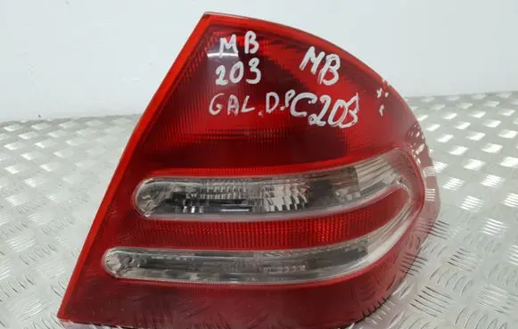 Mercedes-Benz C W203 Rear/tail lights 3311