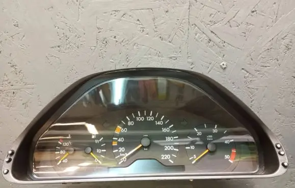 Mercedes-Benz E W210 Speedometer (instrument cluster) 2105401248