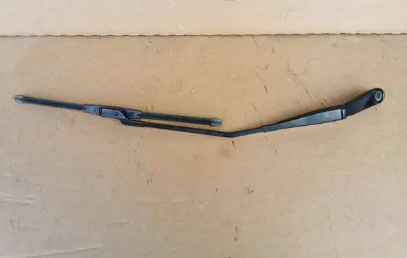 Volvo XC60 Front wiper blade arm 30753526