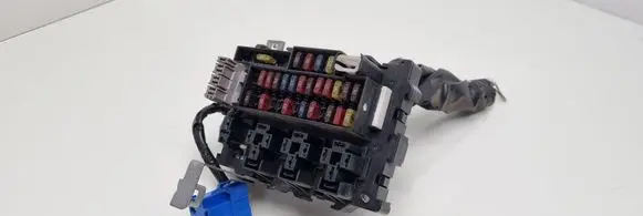 Nissan King Cab, Navara Fuse module