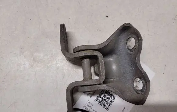 Toyota Corolla Verso AR10 Front door lower hinge