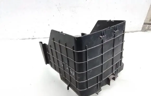 Volkswagen PASSAT B6 Battery tray heat shield 