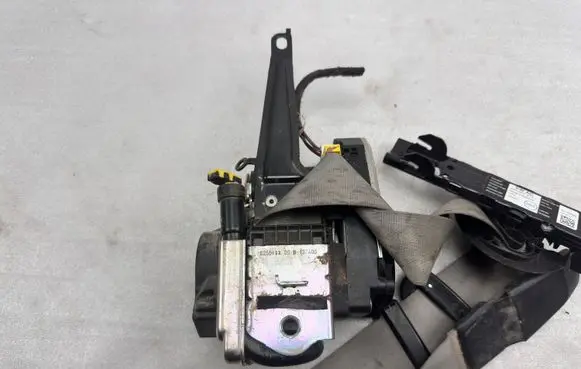 Audi A5 Front seatbelt 010R0000 0589P10021