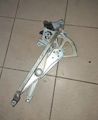 Subaru Legacy Front door manual window regulator 