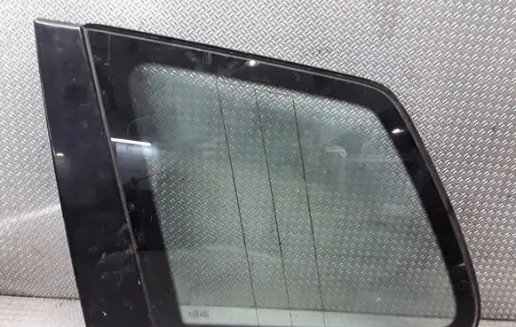 Volkswagen Touareg I Rear side window