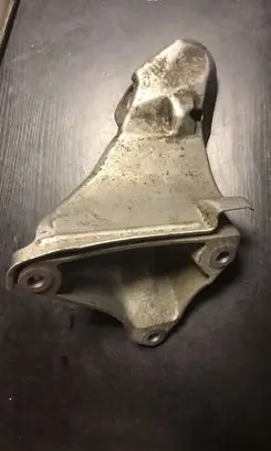 BMW 1 E81 E87 Engine mounting bracket 6764574