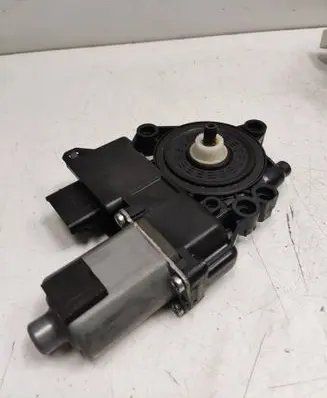 Hyundai i40 Front door window regulator motor 1137328730