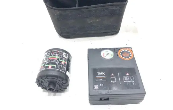 BMW 5 F10 F11 Tire air pump compressor 6898019
