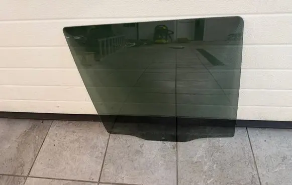 Volkswagen Amarok Rear door window glass