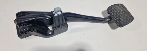 Mercedes-Benz A W176 Brake pedal A2462900400