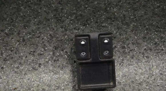 BMW 5 E34 Electric window control switch 1374491