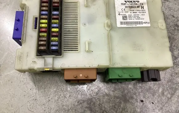 Volvo V70 Fuse module 7G9T14C256FA 30765624AE 3659AF01125TP