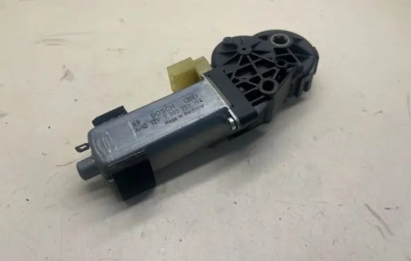 BMW 5 E60 E61 Seat adjustment motor 0390203364