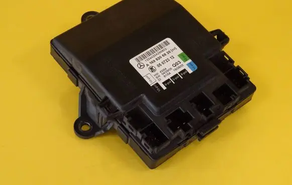 Mercedes-Benz A W169 Door control unit/module A1698206826