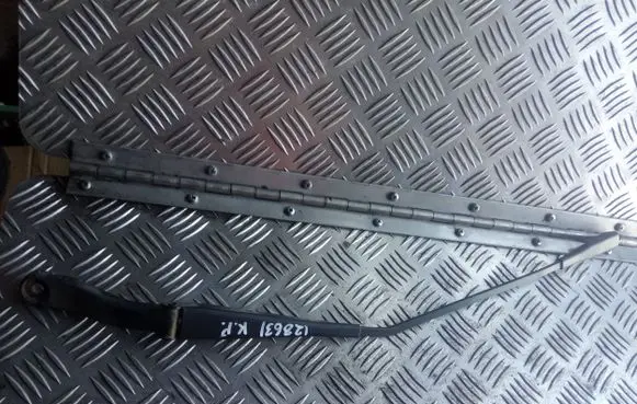 Mercedes-Benz B W245 Windshield/front glass wiper blade A1698200240