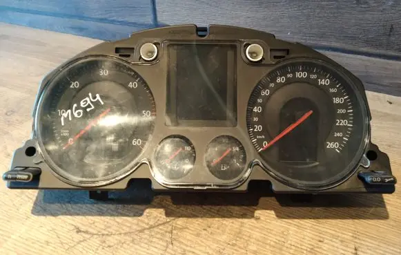 Volkswagen PASSAT B6 Speedometer (instrument cluster)