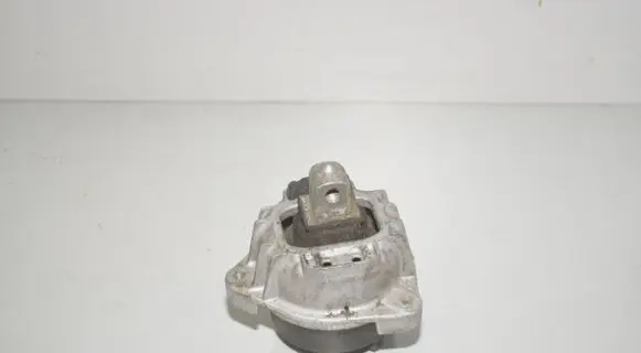 BMW 5 F10 F11 Engine mount bracket 6777382 22116777382