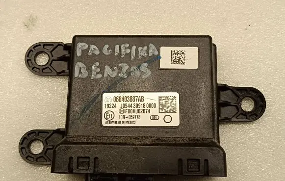 Chrysler Pacifica Parking PDC control unit/module 068403887AB J0644309180000 F00HJ02074