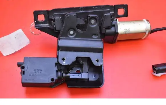 BMW 7 E65 E66 Tailgate/trunk/boot lock/catch/latch 7014872