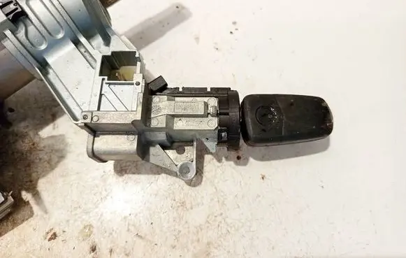 Opel Zafira B Ignition lock n0501882
