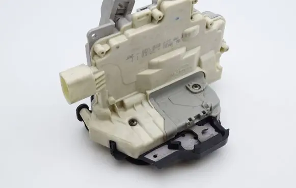 Audi A4 S4 B7 8E 8H Rear door lock 8E0839015AA